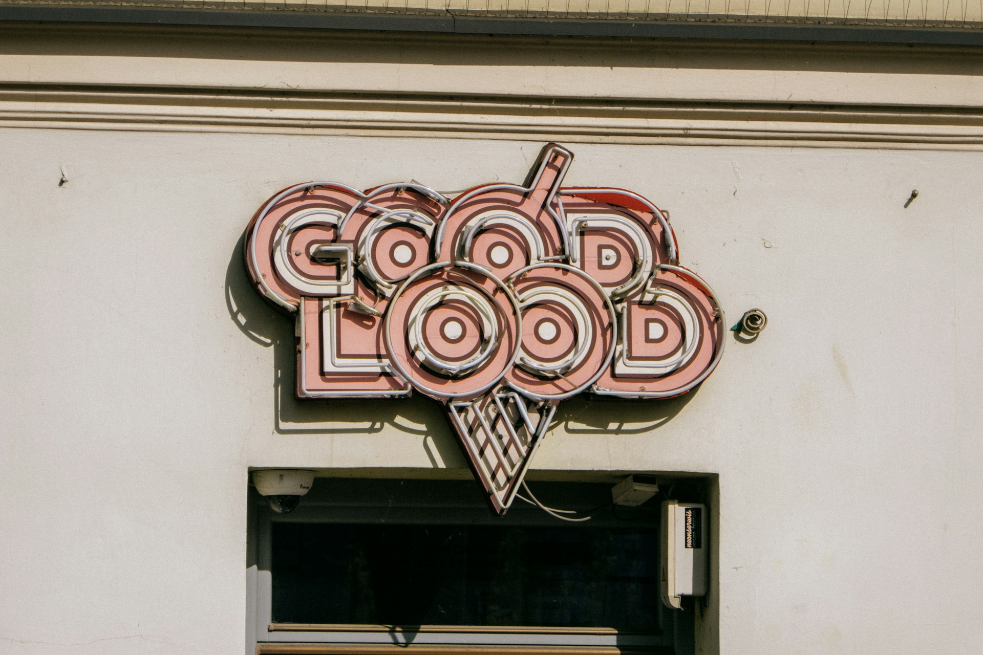 How Emotional Branding Builds Consumer Trust and Loyalty