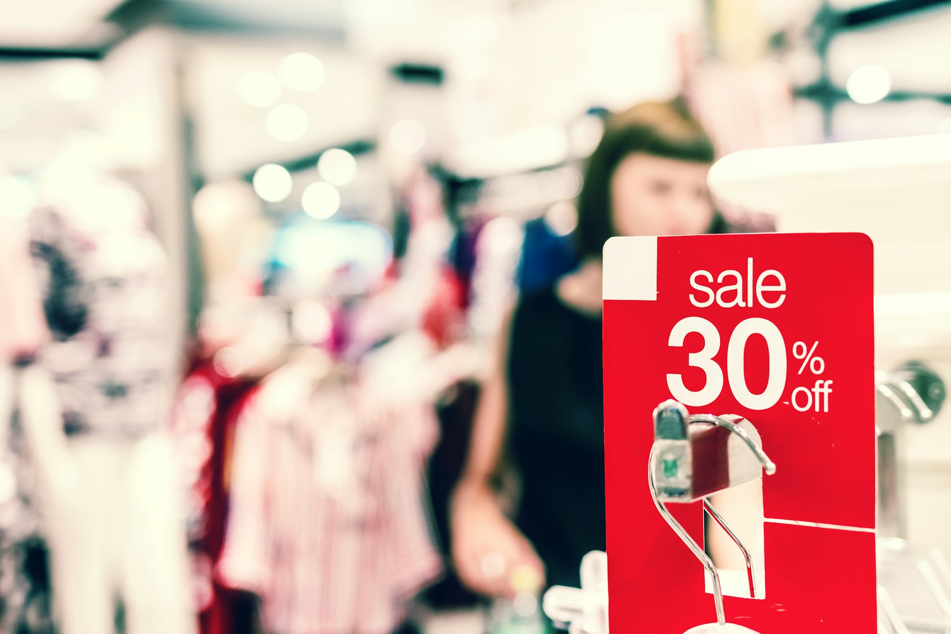 How Experiential Retail Marketing is Transforming Customer Engagement in 2025